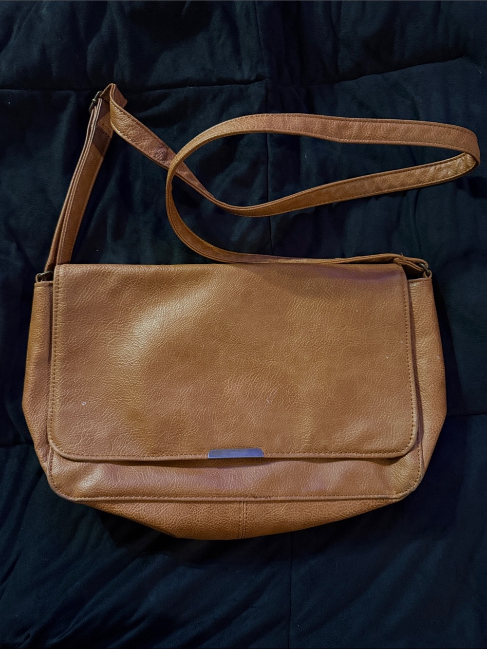 🫶🏼5 for $45!!🫶🏼thirty-one Tan Crossbody Leather Flap Bag